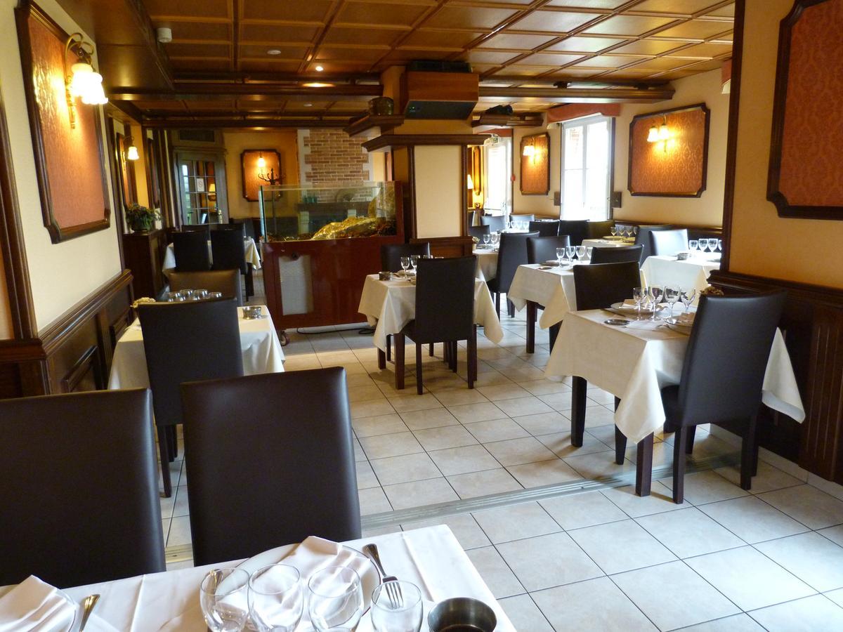 Hostellerie Du Chateau Saint-Pere-sur-Loire Ngoại thất bức ảnh